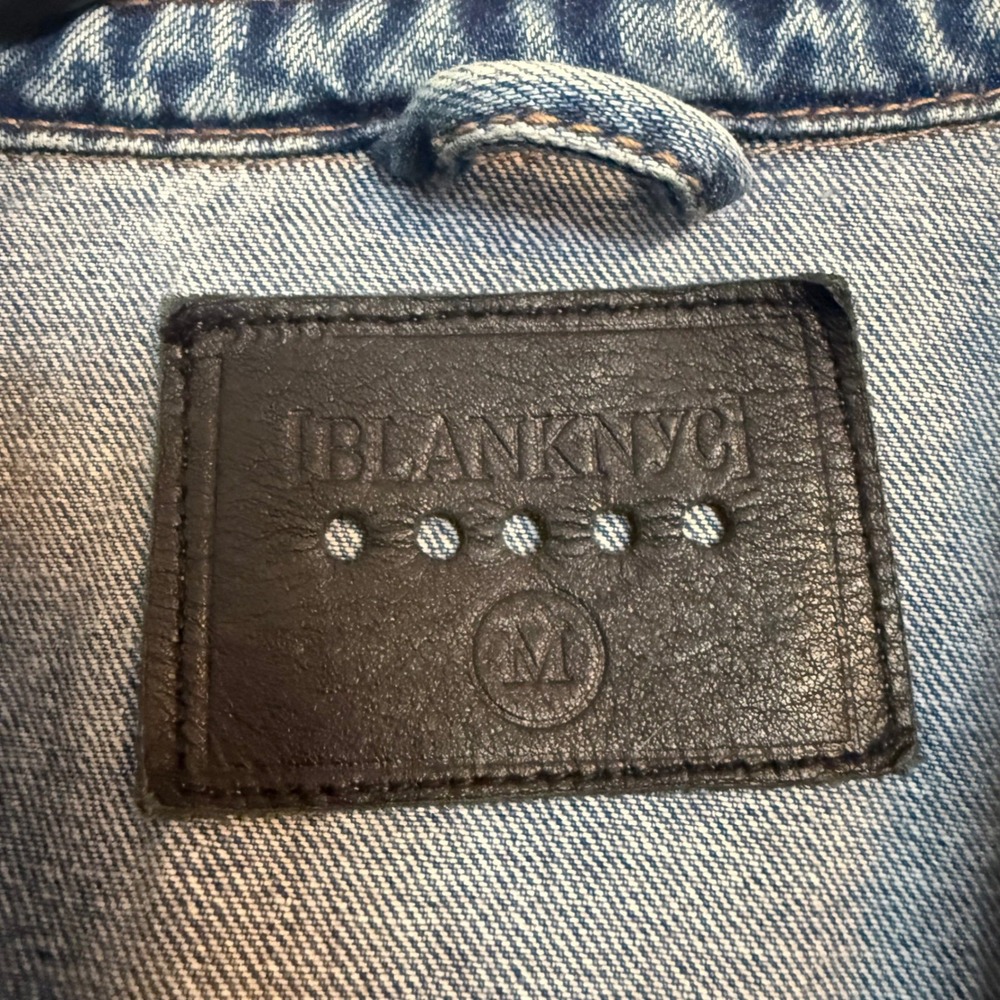 BLANKNYC Womens Blue Distressed Denim Trucker Jacket Medium Wash 23U-9545NOR M - Picture 2 of 5